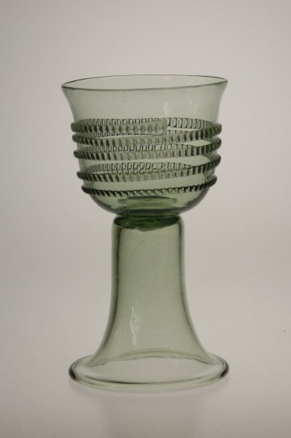 Goblet with radial spin - 63 - historical glass