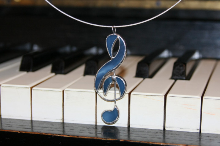 treble clef - historical glass